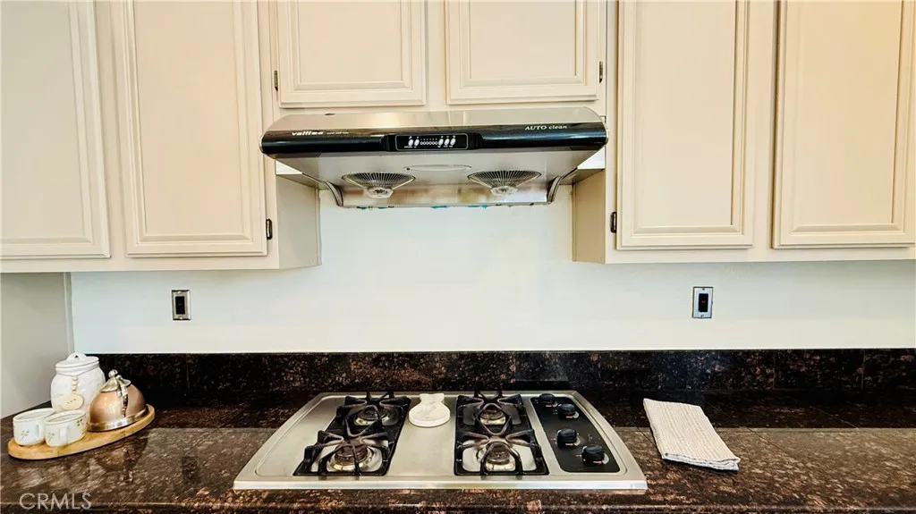 11958 Sunstone Court, Eastvale, California 91752 home-pic-19